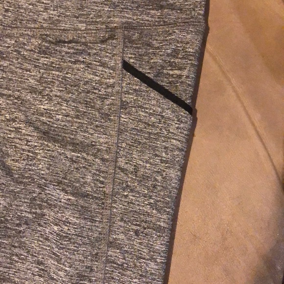 Yoga capris - Picture 2 of 6